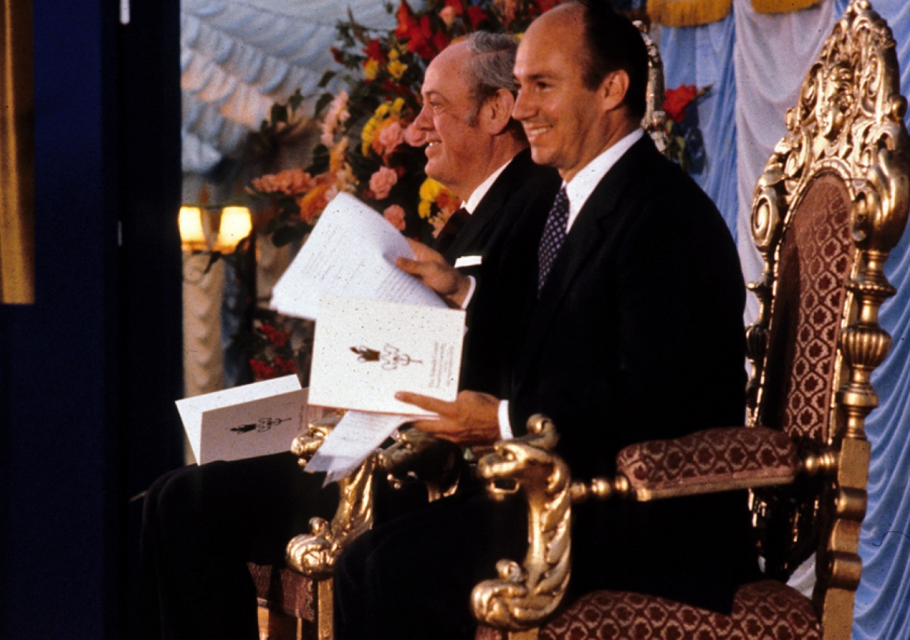 Mawlana Hazar Imam presided over the inauguration of the Ismaili Centre site at Cromwell Road, while Lord Soames performed the ceremony of foundation.