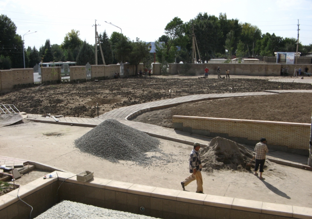 August 2009: Landscaping work progresses in the southwest quadrant of the site.