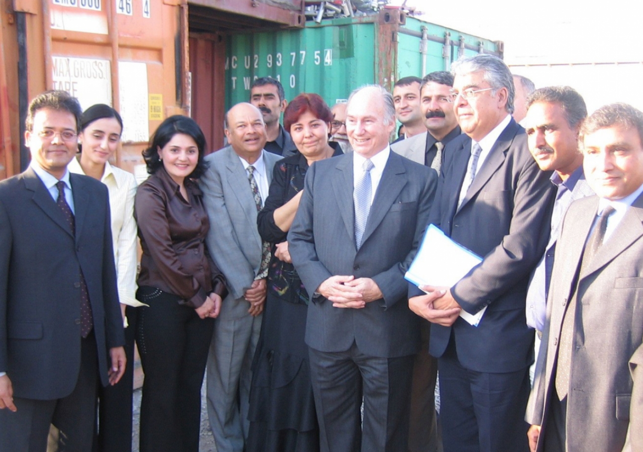 October 2006: During a site visit to review the progress of the Ismaili Centre, Dushanbe, Mawlana Hazar Imam gathers with members of the construction team for a photograph.