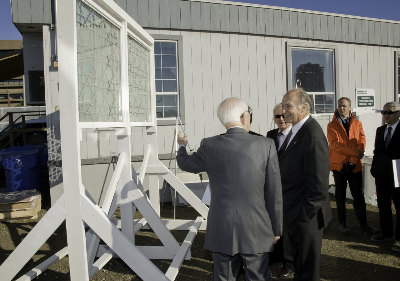 Fumihiko Maki and Mawlana Hazar Imam discuss the glass finish options for the courtyard walls of the Aga Khan Museum in October 2010.