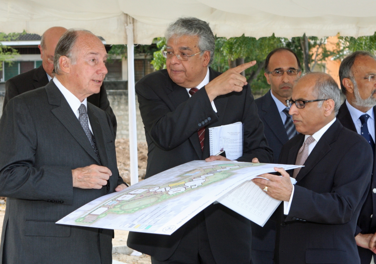 Mawlana Hazar Imam, together with Nizar Shariff of Planning and Construction Management and Salim Bhatia, Director of the Aga Khan Academies Programme, reviews plans for future development at the Aga Khan Academy campus in Mombasa.