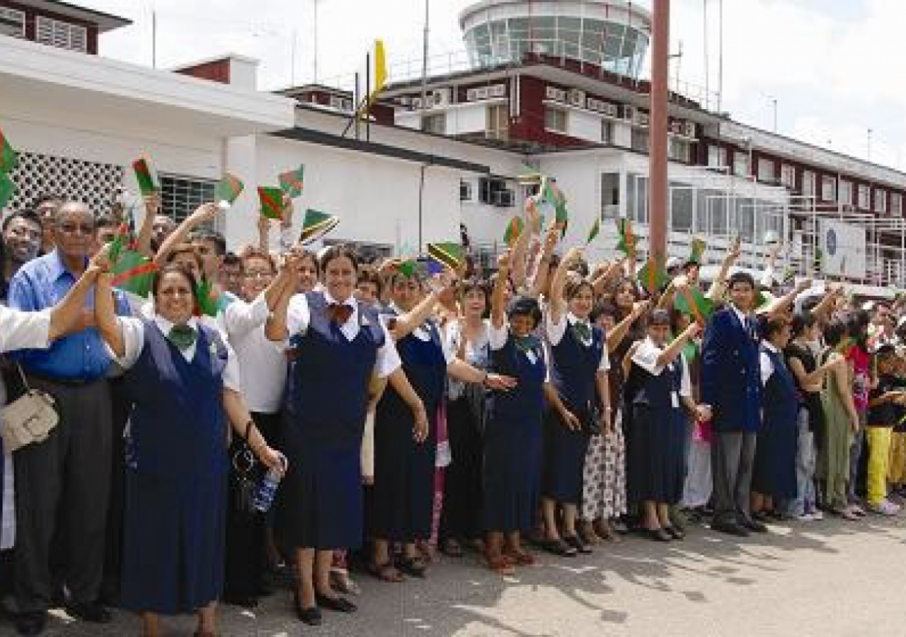 Volunteers and members of the Jamat warmly welcome Mawlana Hazar Imam to the ‘Haven of Peace’.