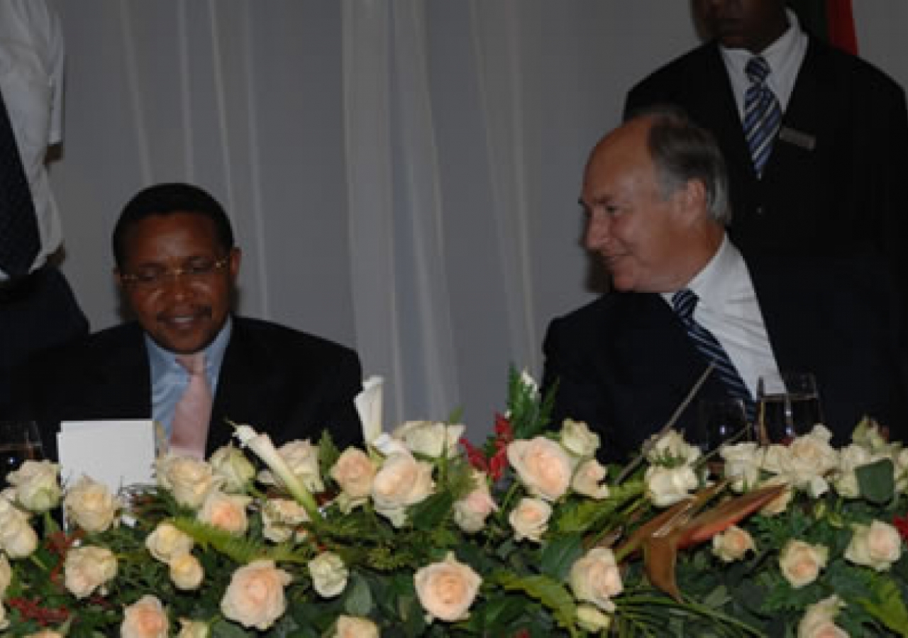 His Excellency President Kikwete and Mawlana Hazar Imam in conversation over dinner.