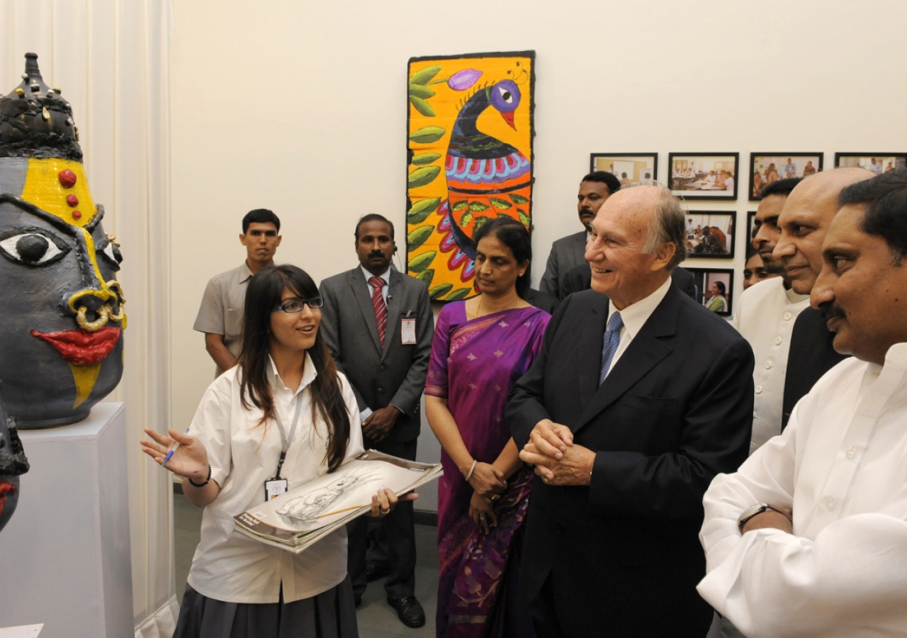 Mawlana Hazar Imam, the Chief Minister of Andhra Pradesh and the Human Resource Development Minister view a display of the students’ artwork, after the inauguration ceremony of the Aga Khan Academy. (Hyderabad, 2013) AKDN / Gary Otte 