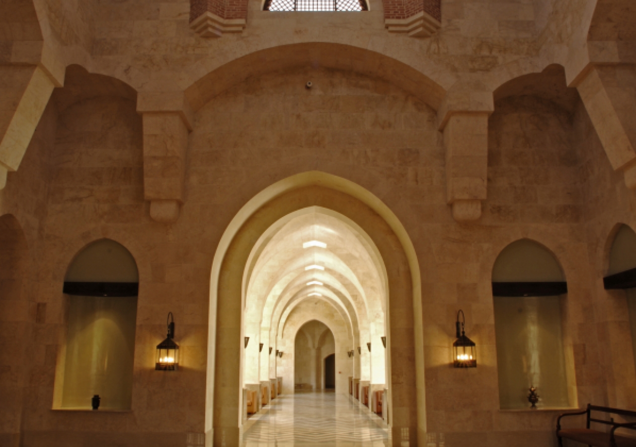 The main entrance hall of the Ismaili Centre, Dubai draws architectural inspiration from Fatimid mosques. At the centre of the colourfully patterned marble floor is an ornamental fountain crafted from a solid block of Carrara marble.