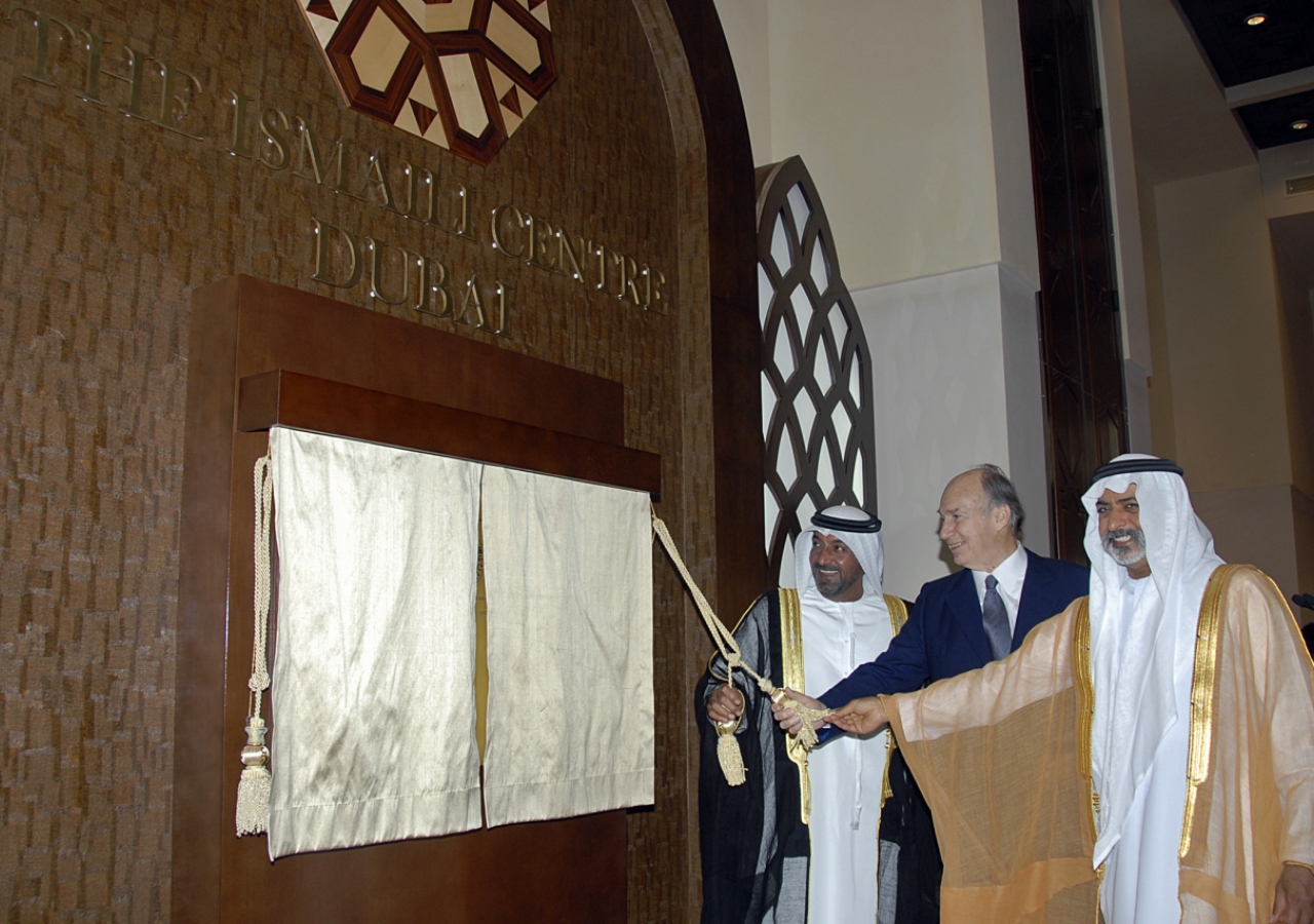 Mawlana Hazar Imam is joined by His Highness Sheikh Ahmed bin Saeed Al Maktoum (left) and His Highness Sheikh Nahyan bin Mubarak Al Nahyan for the unveilling of the ceremonial plaque marking the opening of the Ismaili Centre Dubai.  