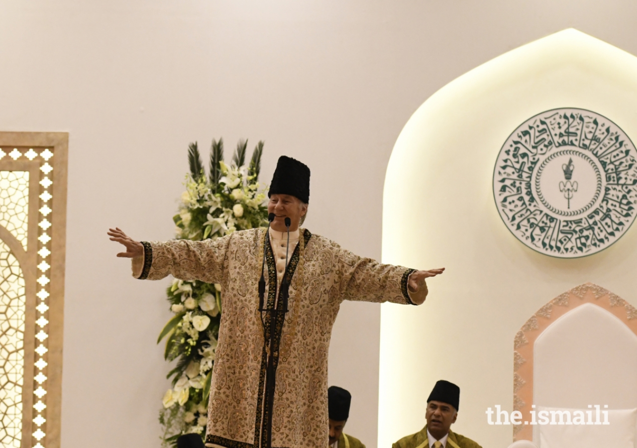 Mawlana Hazar Imam addresses the Jamat at the Diamond Jubilee Darbar in Mumbai.