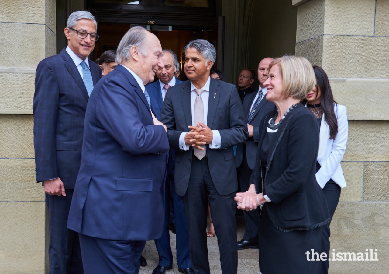Premier of Alberta Rachel Notley bids Mawlana Hazar Imam farewell after a meeting where they discussed mutual areas of collaboration, as President Talib, Ismaili Council for Canada, and Irfan Sabir, Minister of Community and Social Services, look on.