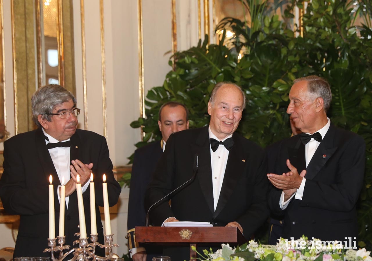 Guests applaud Mawlana Hazar Imam following his remarks at the state dinner hosted by President Marcelo Rebelo de Sousa.