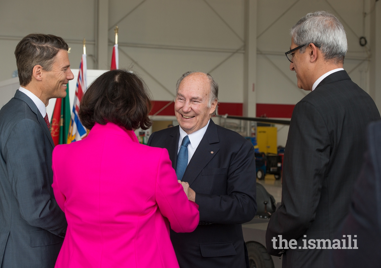 Lieutenant Governor of British Columbia Janet Austin and Mayor of Vancouver Gregor Robertson in discussion with Mawlana Hazar Imam at Vancouver airport.