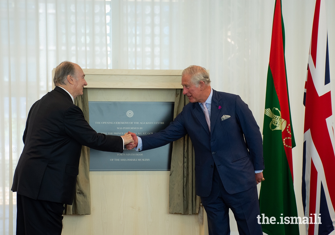 Mawlana Hazar Imam and HRH The Prince of Wales unveil a plaque to commemorate the opening of the Aga Khan Centre on 26 June 2018.