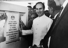 Mawlana Hazar Imam performing the brick-laying ceremony for the nursing home of Prince Aly Khan Hospital, then known as Ismailia General Hospital, Bombay. (Mumbai, 1967) Studio La Bella    