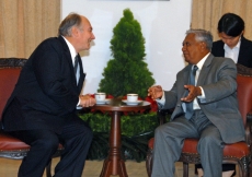 Mawlana Hazar Imam and President S R Nathan meet at the Istana, the official residence and office of the President of Singapore. 