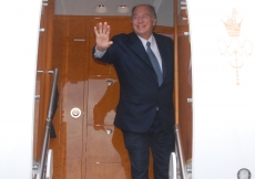 Mawlana Hazar Imam waves as he departs Singapore at the conclusion of his Golden Jubilee visit to the Far East. 