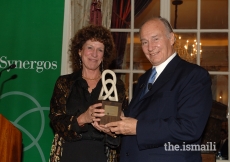 Synergos Founder and Chairperson Peggy Dulany presenting the David Rockefeller Bridging Leadership Award to Mawlana Hazar Imam, London, 22 October 2012.