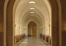 Waves in similitude: alcoves along the axial symmetrical entrance.