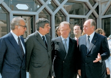 Almeida Santos, President of the Assembly of the Portuguese Republic, Ferro Rodrigues, Minister for Work and Solidarity, President Jorge Sampaio and Mawlana Hazar Imam converse in the Prayer Hall Courtyard of the newly inaugurated Ismaili Centre, Lisbon.