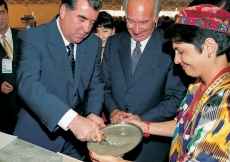 August 2003: President Emomali Rahmon performs the foundation laying of the Ismaili Centre, Dushanbe, in the presence of Mawlana Hazar Imam.