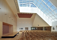 The social hall is a commanding space that is evocative of the elements seen throughout the building. This space is the primary social area for cultural performances, concerts, lectures, book launches, film screenings and weddings. Gary Otte