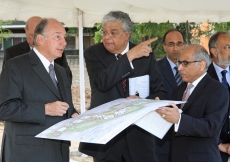 Mawlana Hazar Imam, together with Nizar Shariff of Planning and Construction Management and Salim Bhatia, Director of the Aga Khan Academies Programme, reviews plans for future development at the Aga Khan Academy campus in Mombasa.