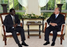 Mawlana Hazar Imam meets with Kenyan Prime Minister Raila Odinga.