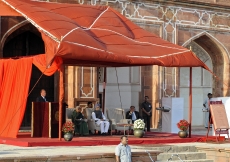 Mawlana Hazar Imam speaking at the inauguration of Humayun’s Tomb in Delhi.