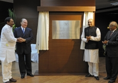 The plaque commemorating the inauguration of the Aga Khan Academy, Hyderabad is unveiled by Shri Kiran Kumar Reddy, Chief Minister of Andhra Pradesh; Mawlana Hazar Imam; Dr Pallam Raju, Minister for Human Resource Development; and Salim Bhatia, Director o