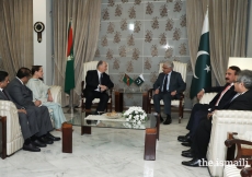 Mawlana Hazar Imam and Khawaja Asif discussing matters of mutual interest. Also in attendance are Princess Zahra, AKDN representatives and Government Officials. 