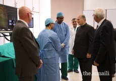 Mawlana Hazar Imam in discussion on how high-tech simulators can be used to teach students how to treat heart disease at CIME’s cardiac catherization lab.