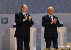 Mawlana Hazar Imam and Mintimer Shaimiev, State Councellor of Tatarstan, applaud the winners of the 14th cycle of the Aga Khan Award for Architecture.