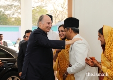 Mawlana Hazar Imam is received by Mukhi Saheb, Mukhiani Saheba, Kamadia Saheb, and Kamadiani Saheba at the Darbar Hall in Mumbai.