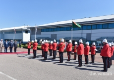 The Royal Imperial Military Band played the Nashid al-Imamah and the British National Anthem upon Mawlana Hazar Imam’s arrival in London for his Diamond Jubilee visit to the United Kingdom.