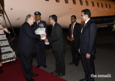 Mawlana Hazar Imam is welcomed by Shri Deepak Mittal, Joint Secretary, Ministry of External Affairs; and Ashish Merchant, President of the Ismaili Council for India (right).