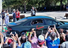 Mawlana Hazar Imam waves to members of the Jamat gathered at Parque Eduardo VII to welcome him to Portugal.