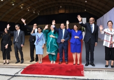 Various leaders of the Jamat wave goodbye as Mawlana Hazar Imam departs Ottawa during his Diamond Jubilee visit to Canada.