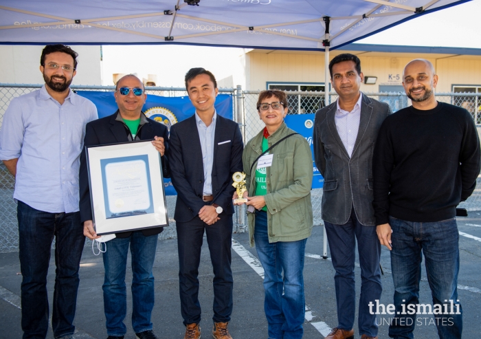 Assemblymember Alex Lee awards the Ismaili CIVIC Volunteers at the Unsung Heroes event on November 20, 2021.