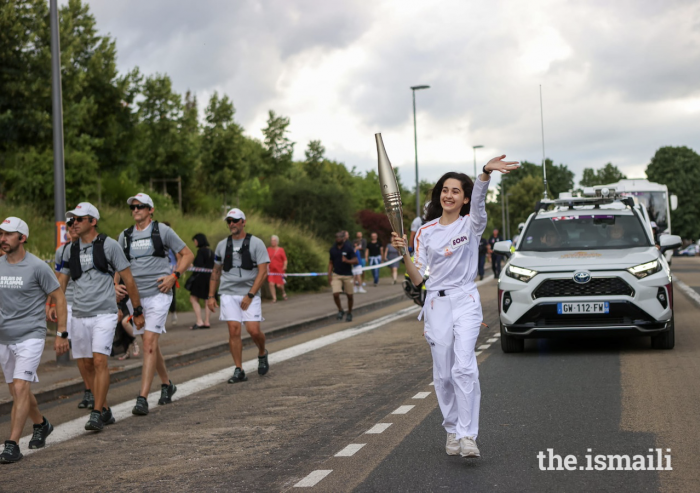 Leen Yaghi, a 17-year-old Ismaili residing in France, had the honour to carry the Olympic Flame in the city of Auxerre.
