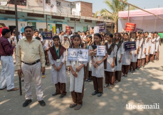 Local school children and Aga Khan Health Board volunteers armed with placards and slogans for Oral Cancer awareness.