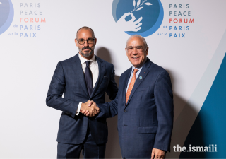Ángel Gurría, President of the Paris Peace Forum, welcomes Prince Rahim to the 6th edition of the Forum at the Palais Brongniart.