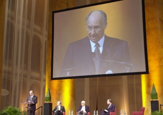 Mawlana Hazar Imam speaking at the Vincent Scully Seminar, National Building Museum, Washington.