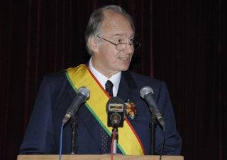 Mawlana Hazar Imam, awarded the Grand Cross of the National Order of Mali, delivers a speech at a state banquet at the President's Palace at Koulouba.