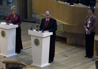 Mawlana Hazar Imam gives his acceptance speech upon receiving the Andrew Carnegie Medal, as Sally Magnusson, BBC presenter, and Mary Robinson, former President of Ireland and UN High Commissioner for Human Rights look on.