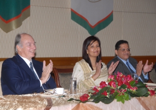 Mawlana Hazar Imam is joined in applause by Presidentbanoo and the Vice-President of the Ismaili Council for Malaysia and Singapore, during a luncheon hosted by the Jamati institutions.  