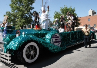Calgary’s Ismaili Muslim community was honoured to win the 2006 Best Overall and Most Creative prize for their float, which partnered with the Calgary Meals on Wheels agency.