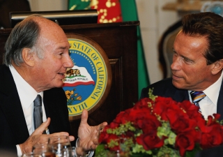 Mawlana Hazar Imam and Governor Schwarzenegger engaged in conversation during the luncheon at Stanford Mansion.