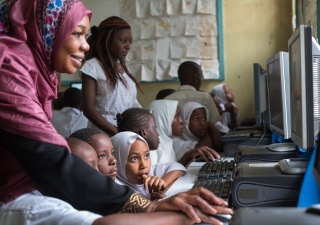 By participating in the design of an education app, volunteers have helped AKF leapfrog quality teaching and learning through technology, including in Mombasa, Kenya.