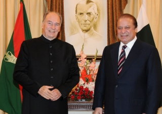 Mawlana Hazar Imam with Pakistani Prime Minister Nawaz Sharif at the Prime Minister’s residence.