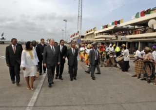 Traditional dancers welcome Mawlana Hazar Imam to Mozambique.