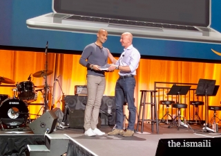 Zameer Rayani receiving the “Just Do It Award’ from Amazon CEO Jeff Bezos.