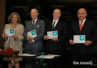 Mawlana Hazar Imam with Isabel Mota, President of the Calouste Gulbenkian Foundation; Prince Amyn, and Francisco Lacerda, CEO of the CTT (Portuguese Postal Services).